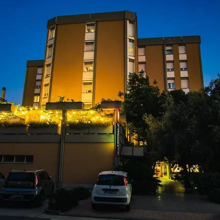 Mistral2 Hotel 4*
