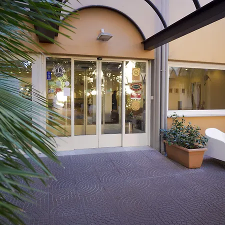 Otel Mistral2 4*
