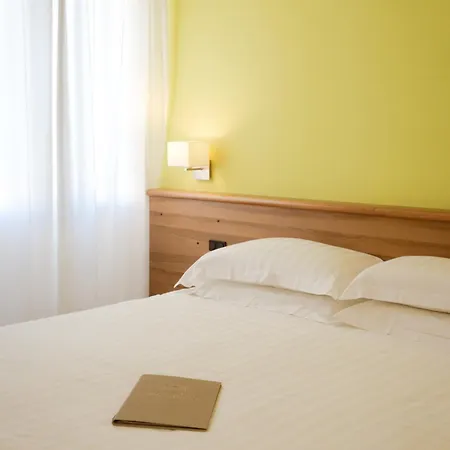Mistral2 Hotel